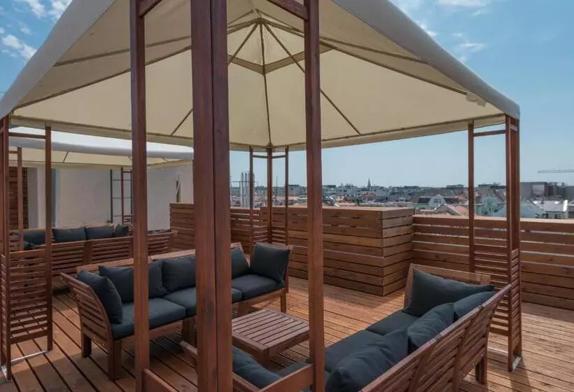 Corvin Plaza Apartments & Suites