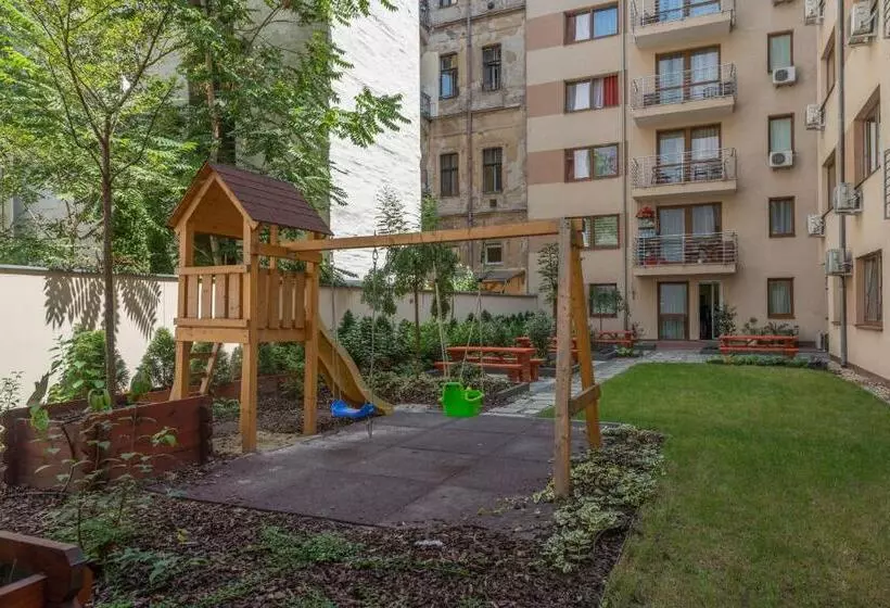 Corvin Plaza Apartments & Suites