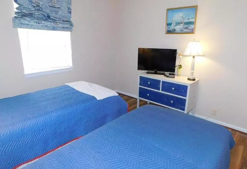 Ocean Walk By Hodnett Cooper