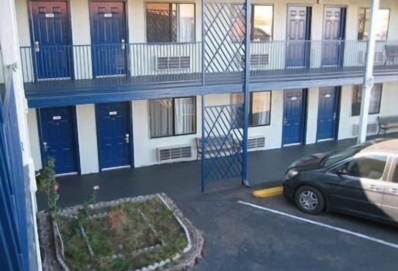 ホテル Travel Inn & Suite