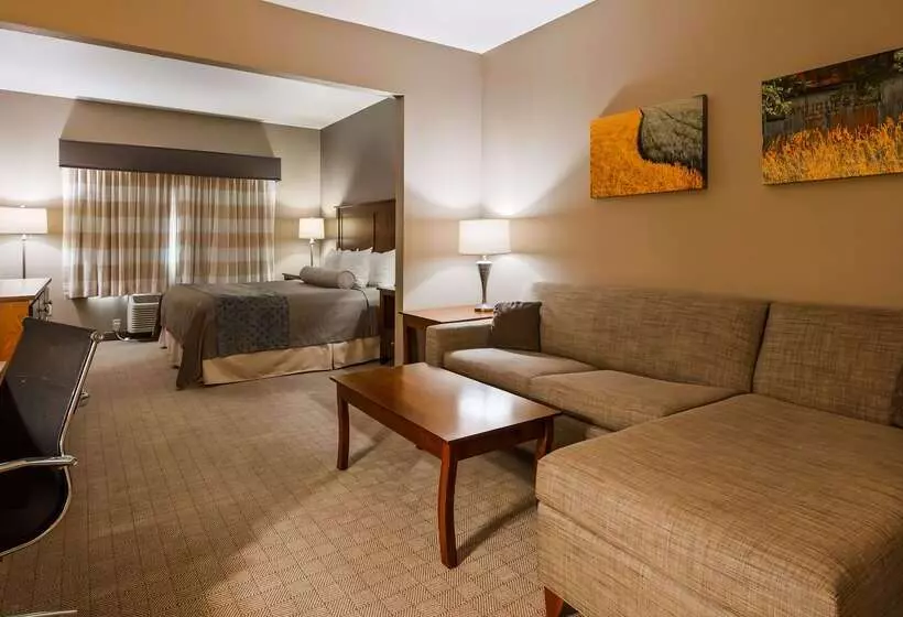 Green Mill Village Hotel & Suites, Bw Signature Collection
