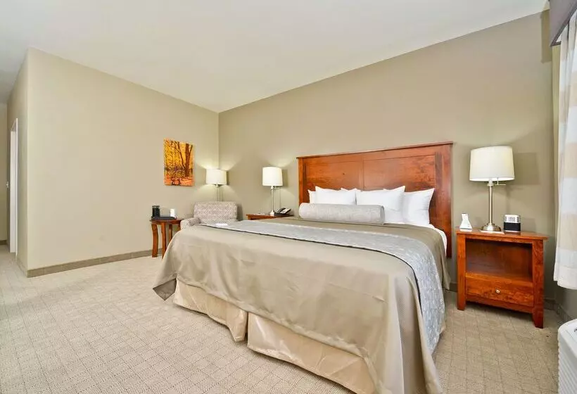 Green Mill Village Hotel & Suites, Bw Signature Collection