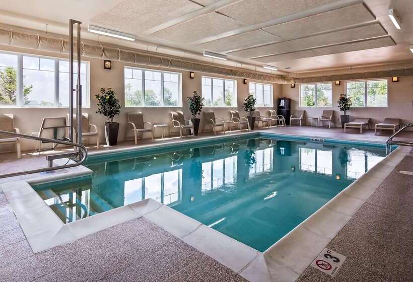 Green Mill Village Hotel & Suites, Bw Signature Collection