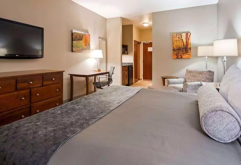 Green Mill Village Hotel & Suites, Bw Signature Collection