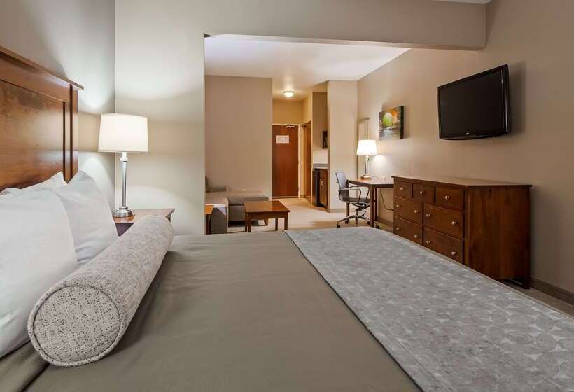 Green Mill Village Hotel & Suites, Bw Signature Collection