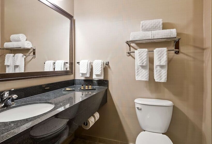 Green Mill Village Hotel & Suites, Bw Signature Collection