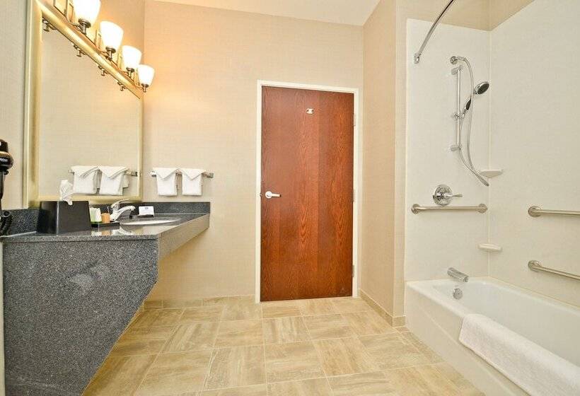 Green Mill Village Hotel & Suites, Bw Signature Collection