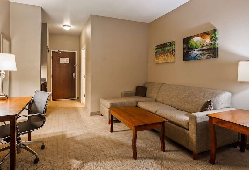 Green Mill Village Hotel & Suites, Bw Signature Collection