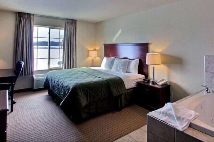 ホテル Evansville Inn & Suites By Oyo