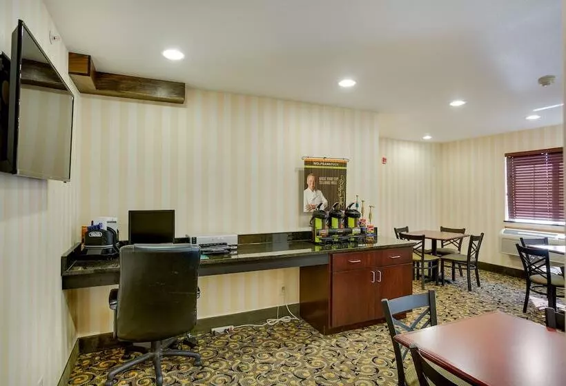 فندق Cobblestone Inn & Suites  Clintonville