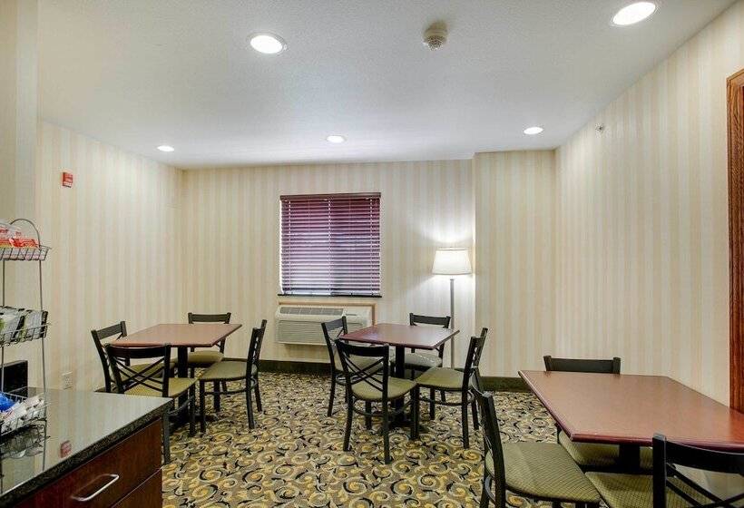 Отель Cobblestone Inn & Suites  Clintonville