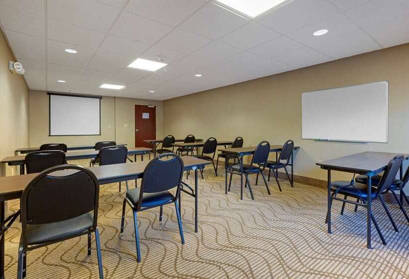 Отель Comfort Inn & Suites Cambridge