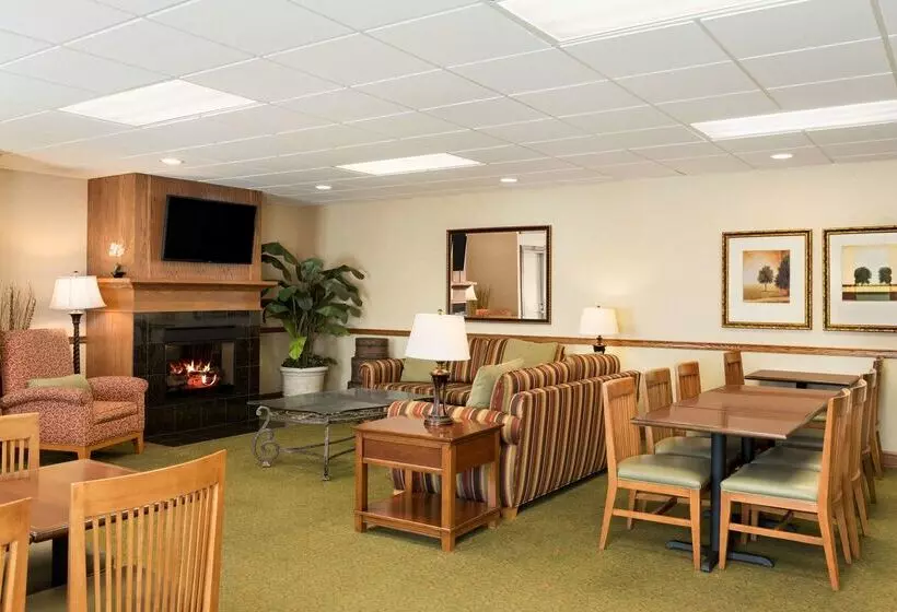 هتل Country Inn & Suites By Radisson, Peoria North, Il