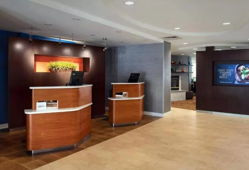 فندق Courtyard By Marriott Portland Airport