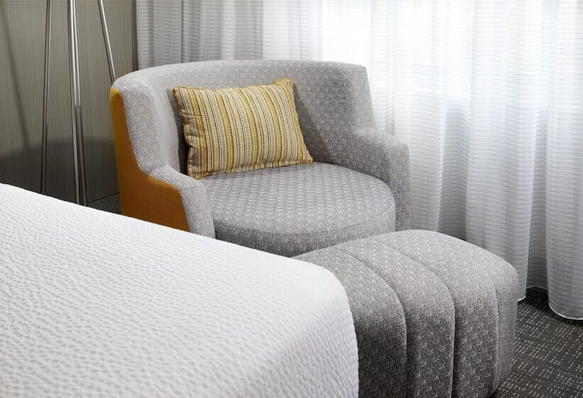 Отель Courtyard Pittsburgh Greensburg