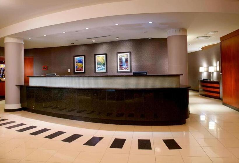 Отель Courtyard Pittsburgh Greensburg