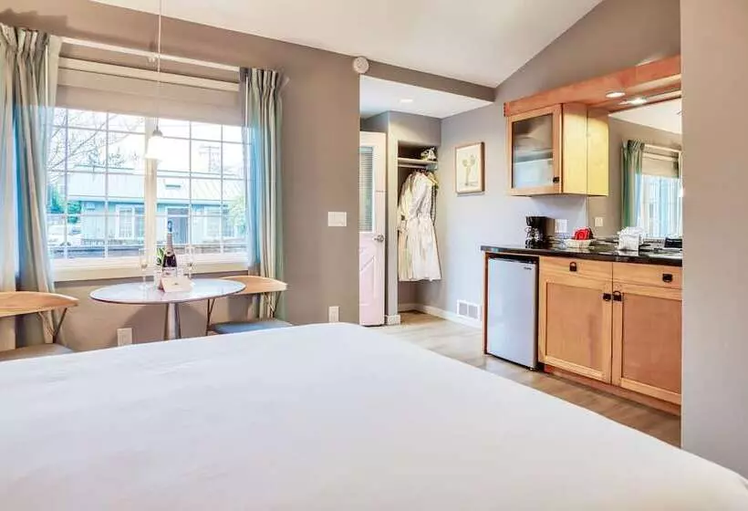 Отель Inn At Haystack Rock