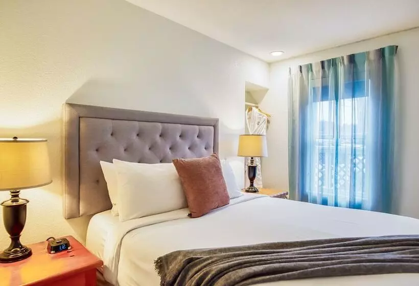 Отель Inn At Haystack Rock