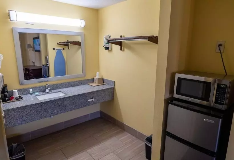 Отель Loyalty Inn Hawkinsville