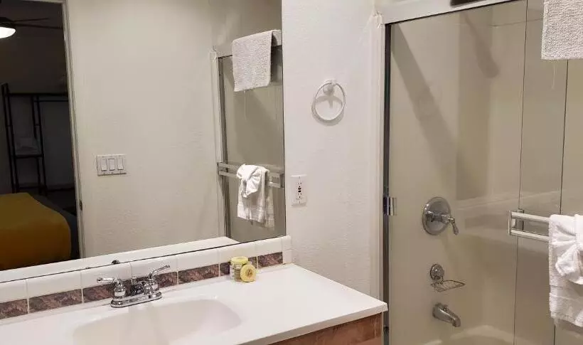 فندق The Mammoth Inn