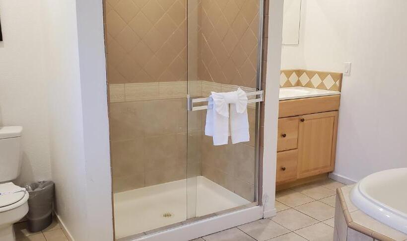 酒店 The Mammoth Inn