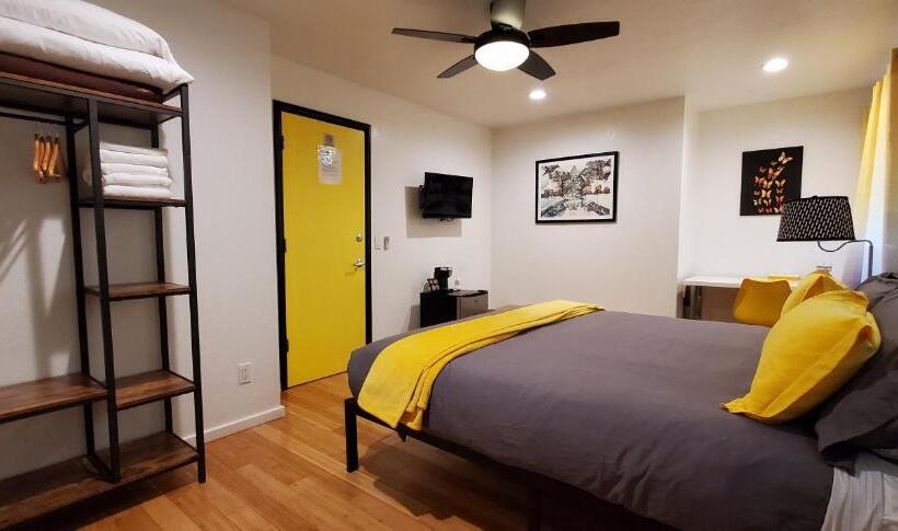 酒店 The Mammoth Inn