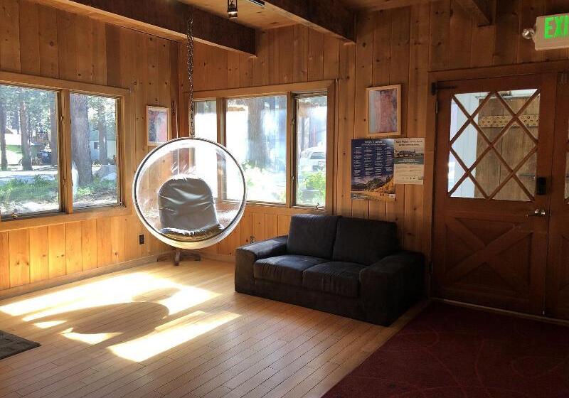 酒店 The Mammoth Inn