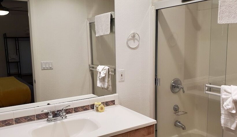 酒店 The Mammoth Inn