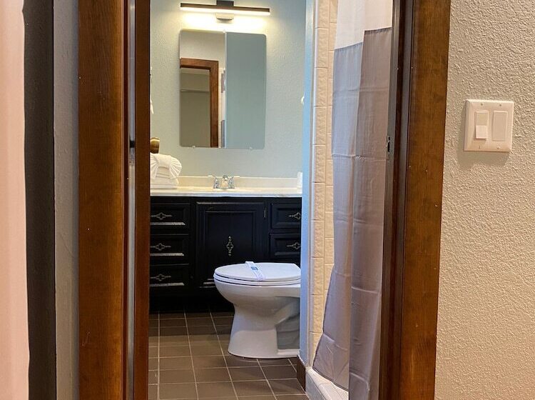 酒店 The Mammoth Inn