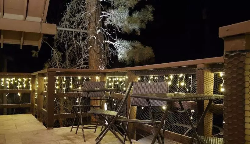 فندق The Mammoth Inn