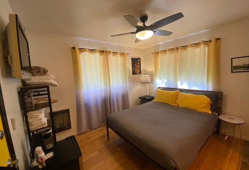 酒店 The Mammoth Inn