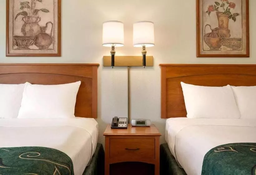 酒店 Travelodge By Wyndham Dunsmuir