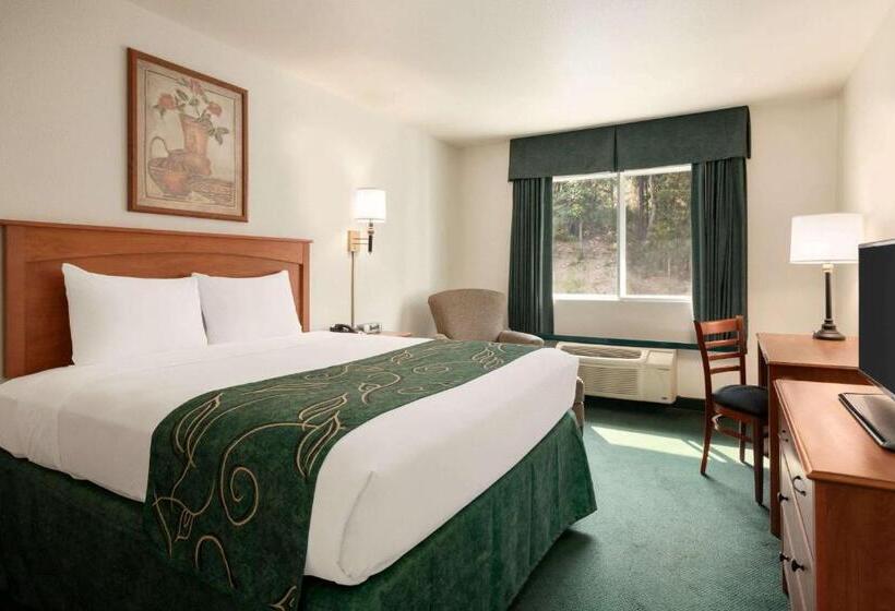 فندق Travelodge By Wyndham Dunsmuir