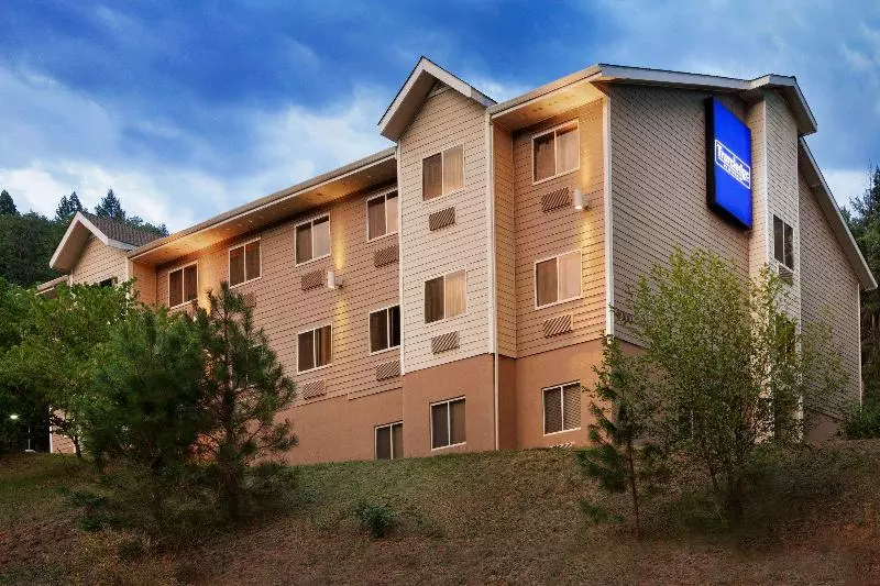 酒店 Travelodge By Wyndham Dunsmuir