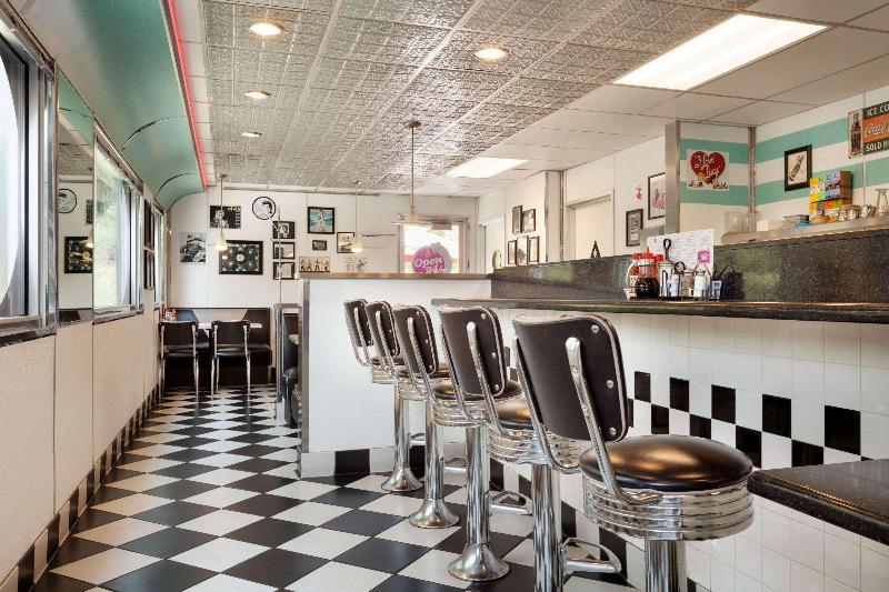 فندق Travelodge By Wyndham Dunsmuir