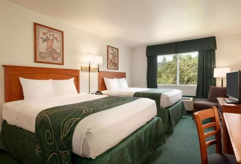 酒店 Travelodge By Wyndham Dunsmuir