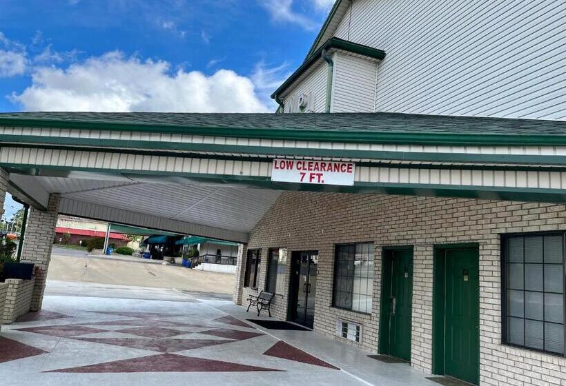 فندق Western Plaza Inn