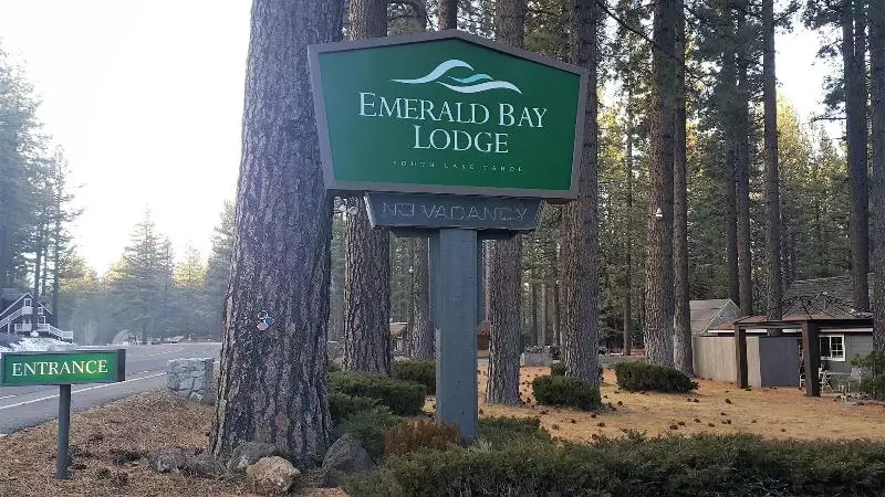 فندق على الطريق Emerald Bay Lodge