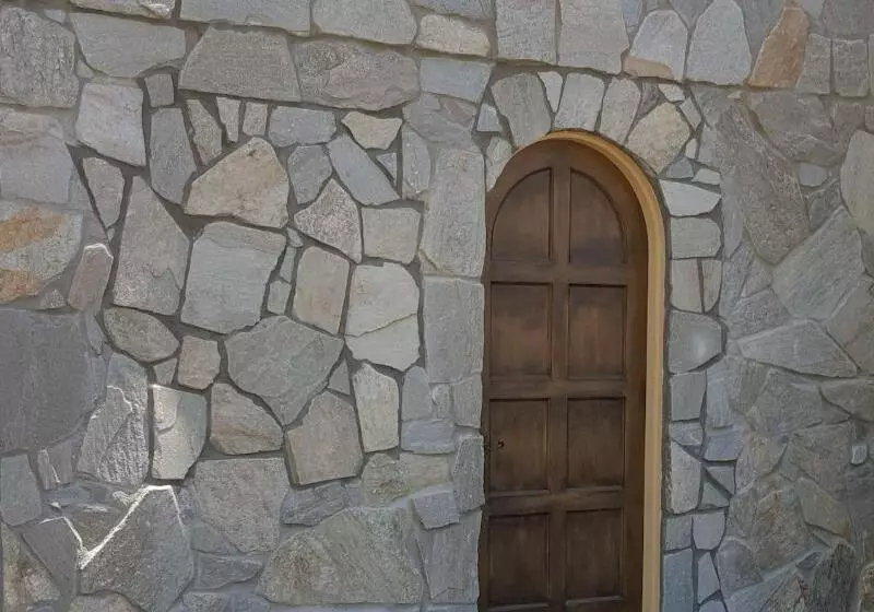 فندق على الطريق Emerald Bay Lodge