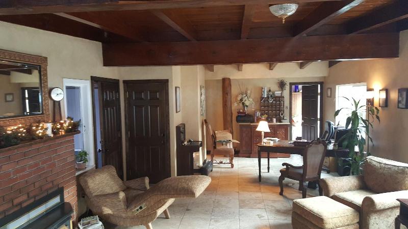 فندق على الطريق Emerald Bay Lodge