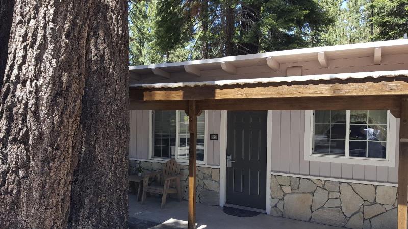 فندق على الطريق Emerald Bay Lodge