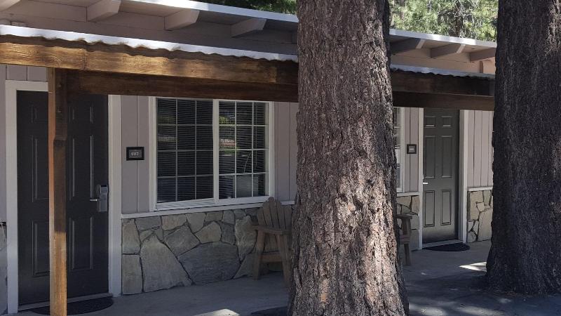 فندق على الطريق Emerald Bay Lodge