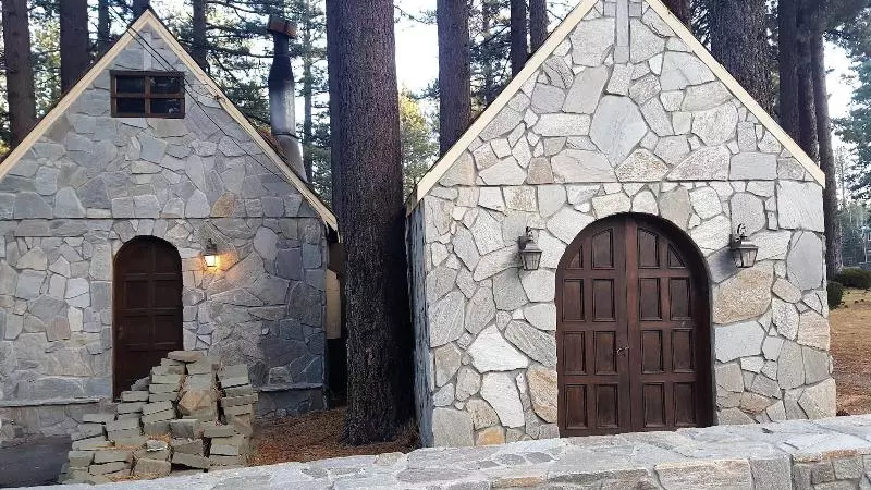 فندق على الطريق Emerald Bay Lodge