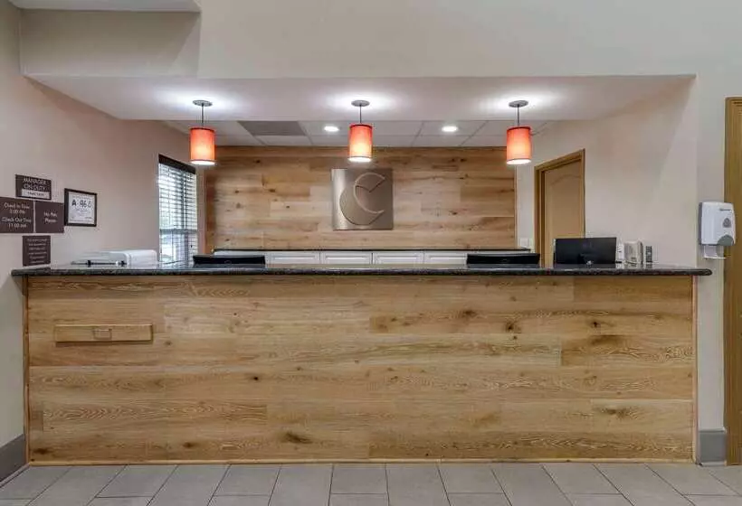 Отель Comfort Inn & Suites High Point  Archdale