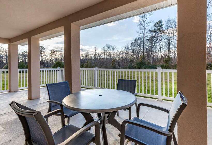 Otel Comfort Inn & Suites High Point  Archdale