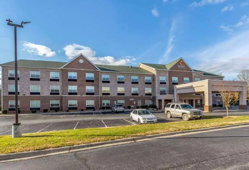 Отель Comfort Inn & Suites High Point  Archdale