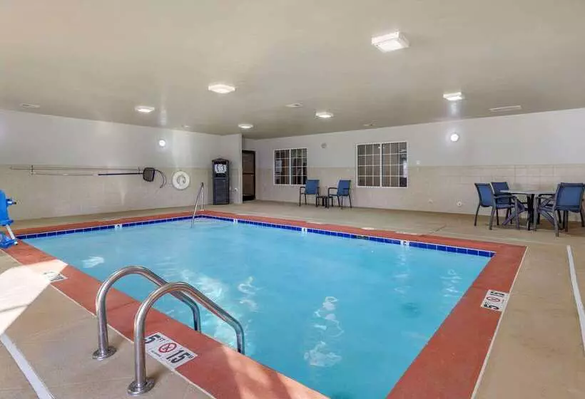 Отель Comfort Inn & Suites High Point  Archdale