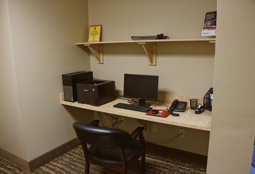 Отель Comfort Suites Edinboro