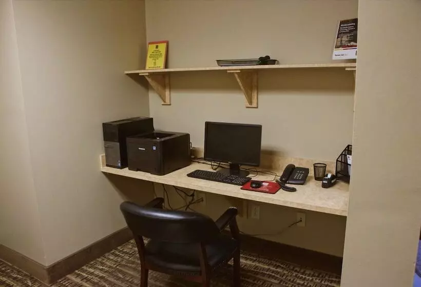 Отель Comfort Suites Edinboro