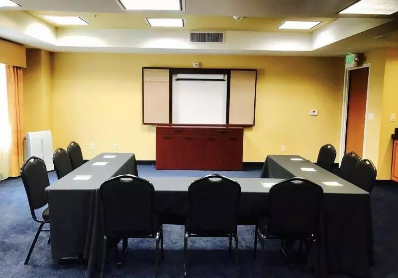 호텔 Fairfield Inn & Suites Fresno Clovis